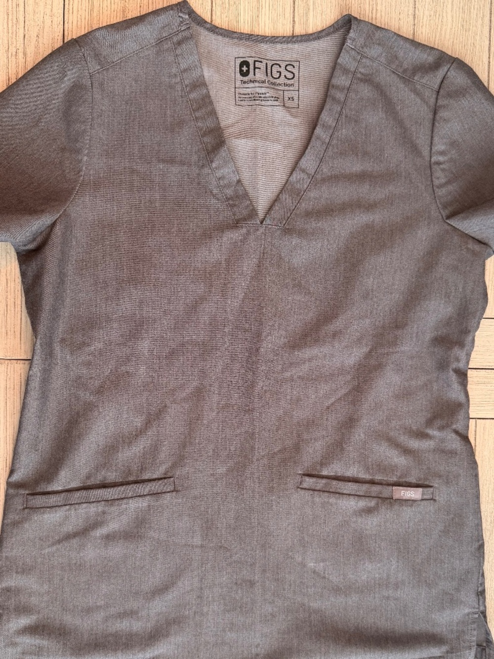 Figs Catarina three pocket scrub top, graphite, XS